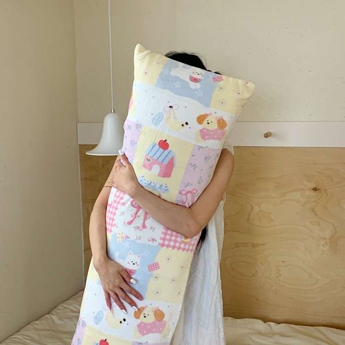 91家纺网 家纺一手货源 找家纺 桃喜 2025新款ins牛奶绒印花长抱枕 房子小狗