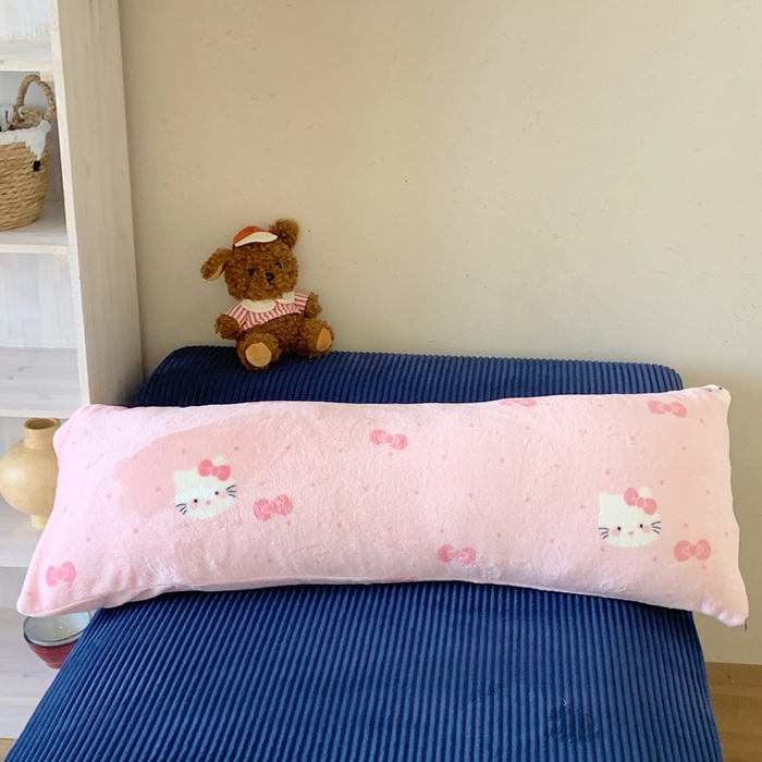 91家纺网 家纺一手货源 找家纺 桃喜 2025新款ins牛奶绒印花长抱枕 超甜小猫