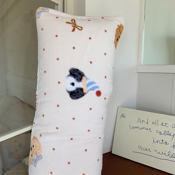 91家纺网 家纺一手货源 找家纺 桃喜 2025新款ins牛奶绒印花长抱枕 幸运狗狗