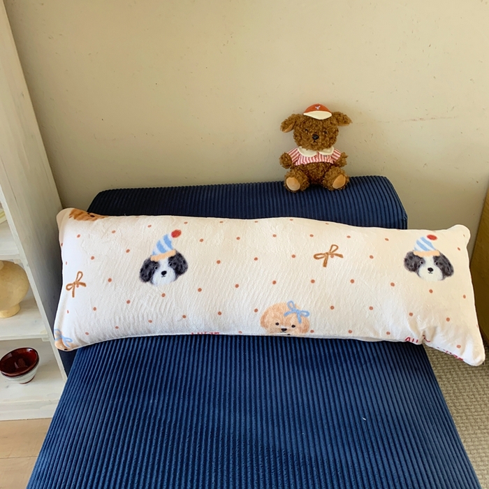 91家纺网 家纺一手货源 找家纺 桃喜 2025新款ins牛奶绒印花长抱枕 幸运狗狗