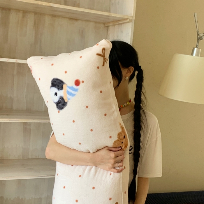 91家纺网 家纺一手货源 找家纺 桃喜 2025新款ins牛奶绒印花长抱枕 幸运狗狗