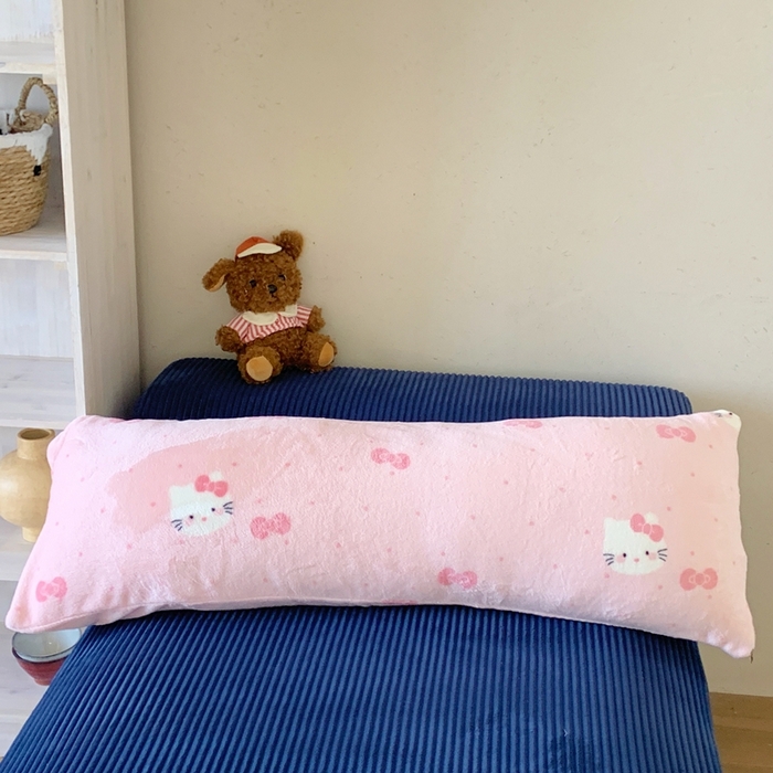 91家纺网 家纺一手货源 找家纺 桃喜 2025新款ins牛奶绒印花长抱枕 超甜小猫