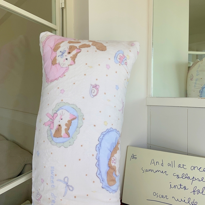 91家纺网 家纺一手货源 找家纺 （总）桃喜 2025新款ins牛奶绒印花长抱枕