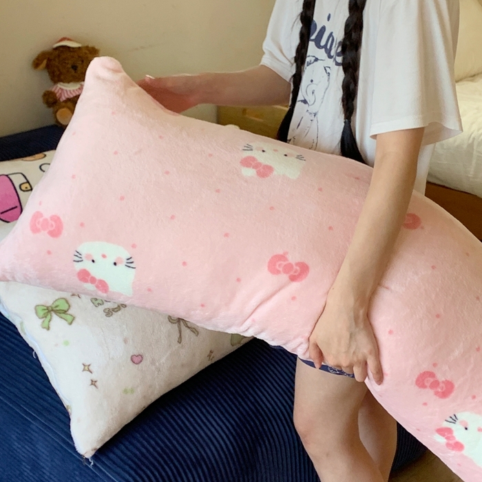 91家纺网 家纺一手货源 找家纺 桃喜 2025新款ins牛奶绒印花长抱枕 超甜小猫