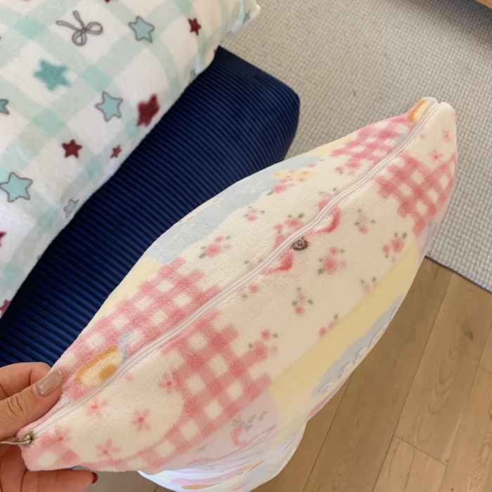 91家纺网 家纺一手货源 找家纺 桃喜 2025新款ins牛奶绒印花长抱枕 房子小狗