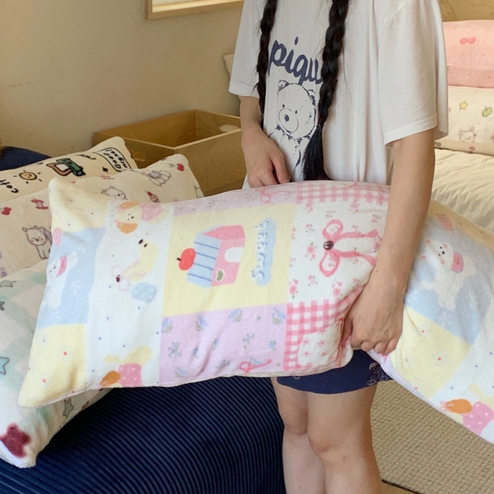 91家纺网 家纺一手货源 找家纺 桃喜 2025新款ins牛奶绒印花长抱枕 房子小狗