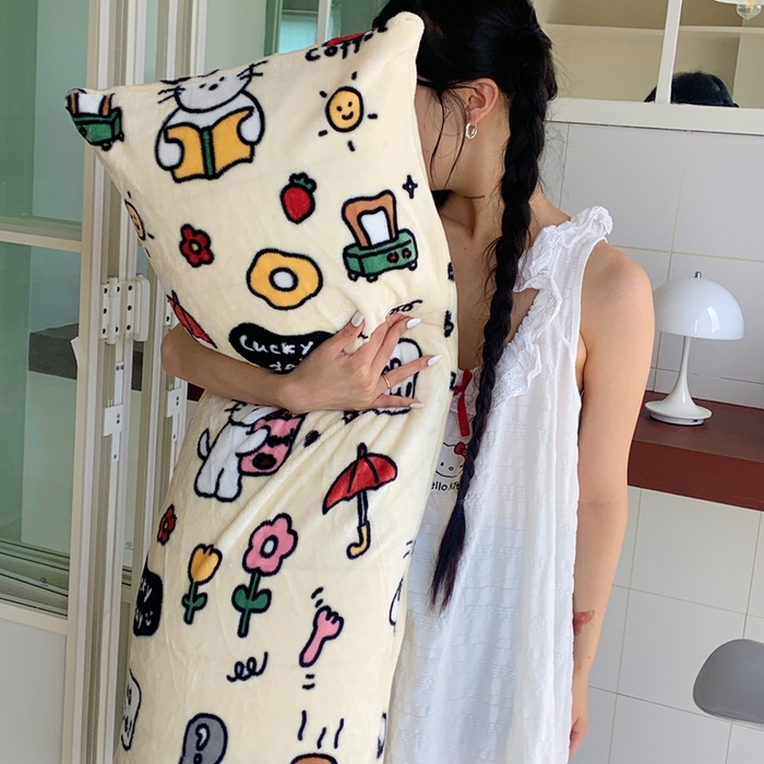 91家纺网 家纺一手货源 找家纺 桃喜 2025新款ins牛奶绒印花长抱枕 小猫笔记