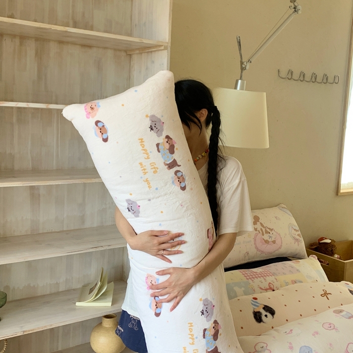 91家纺网 家纺一手货源 找家纺 桃喜 2025新款ins牛奶绒印花长抱枕 快乐腊肠狗狗