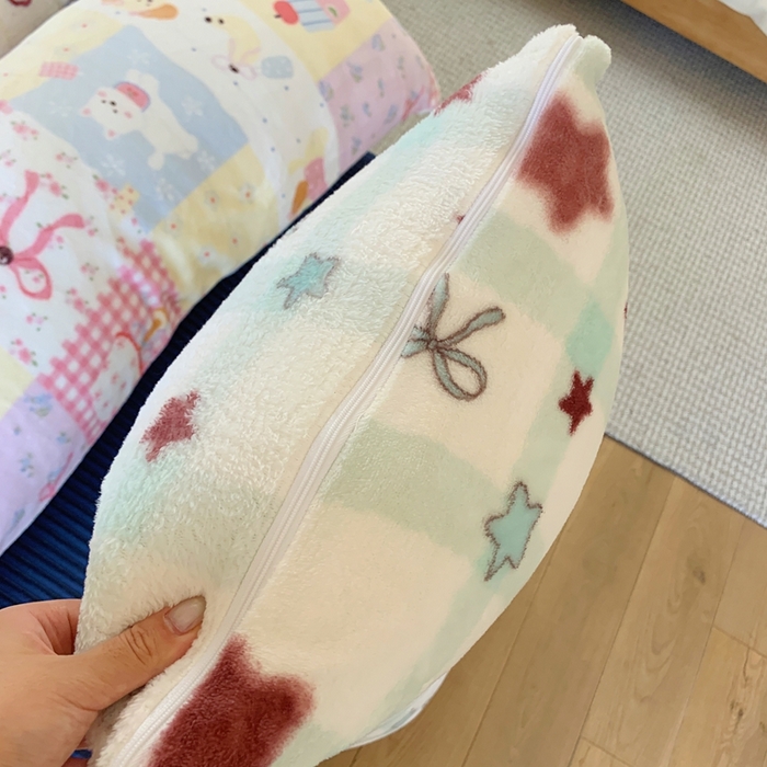 91家纺网 家纺一手货源 找家纺 桃喜 2025新款ins牛奶绒印花长抱枕 薄荷奶咖星星