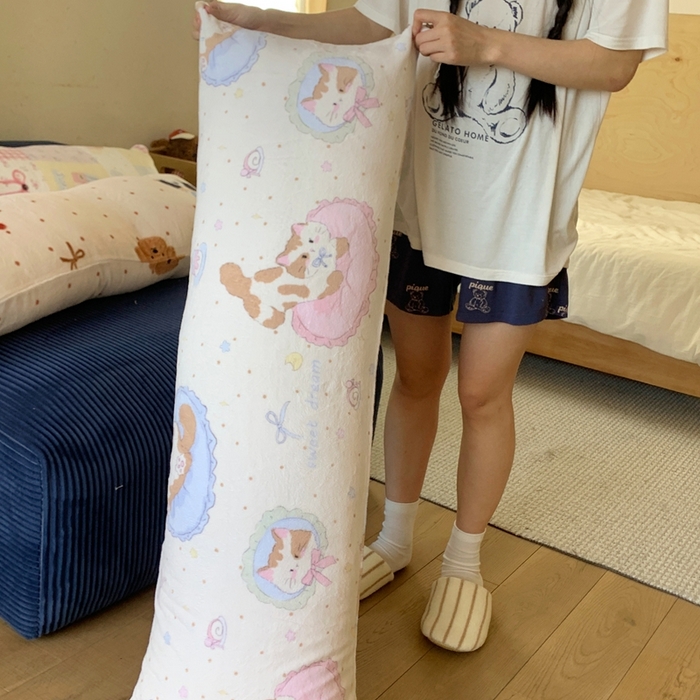 91家纺网 家纺一手货源 找家纺 桃喜 2025新款ins牛奶绒印花长抱枕 元气小猫