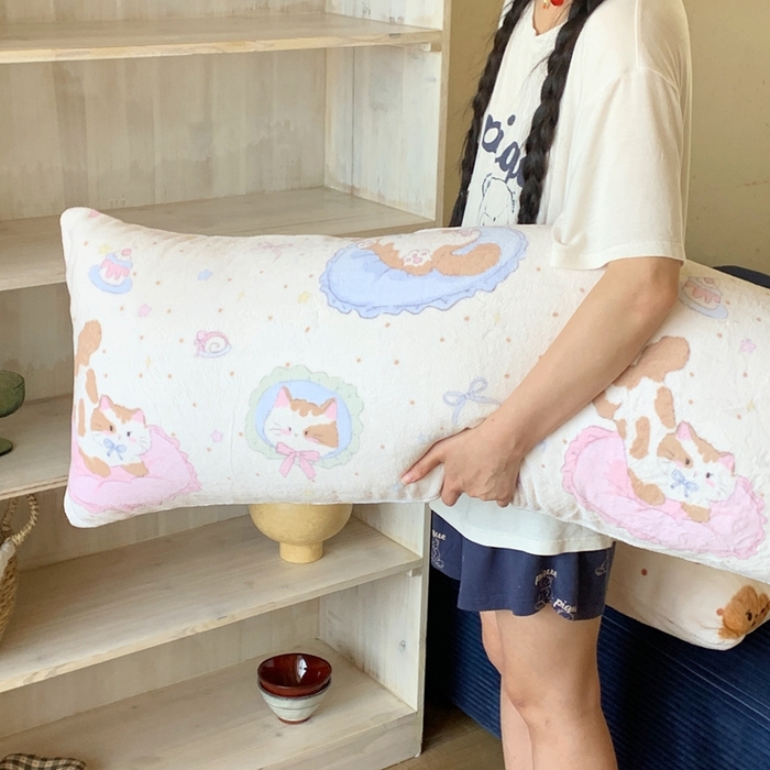 91家纺网 家纺一手货源 找家纺 （总）桃喜 2025新款ins牛奶绒印花长抱枕