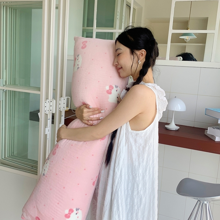 91家纺网 家纺一手货源 找家纺 桃喜 2025新款ins牛奶绒印花长抱枕 超甜小猫