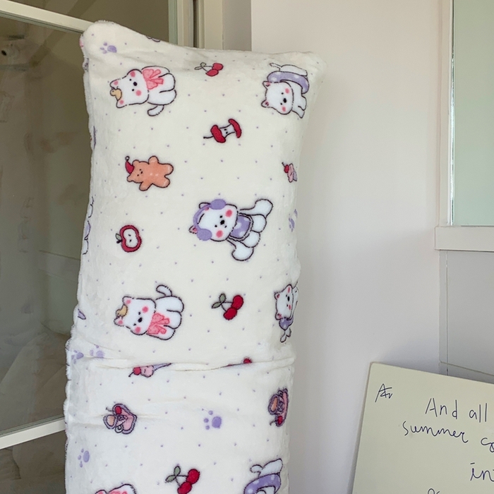 91家纺网 家纺一手货源 找家纺 桃喜 2025新款ins牛奶绒印花长抱枕 红苹果狗狗