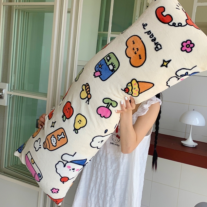 91家纺网 家纺一手货源 找家纺 桃喜 2025新款ins牛奶绒印花长抱枕 涂鸦乐园