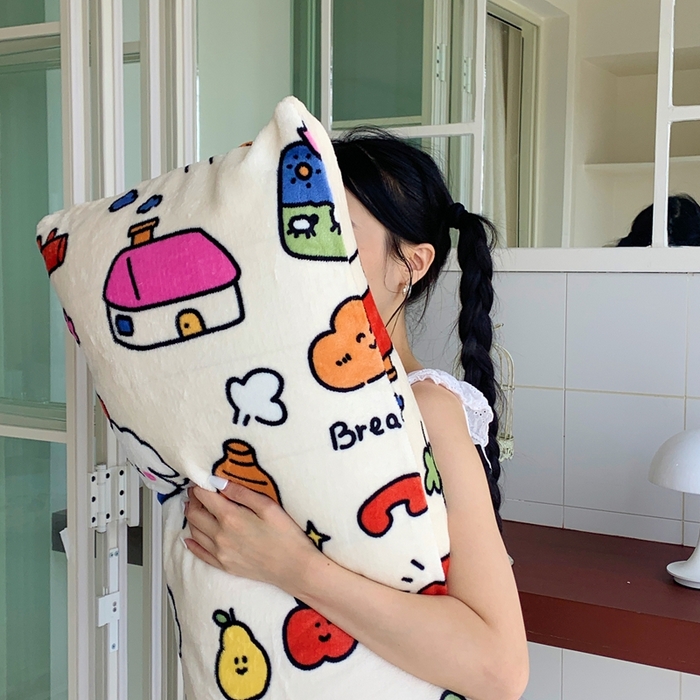 91家纺网 家纺一手货源 找家纺 桃喜 2025新款ins牛奶绒印花长抱枕 涂鸦乐园