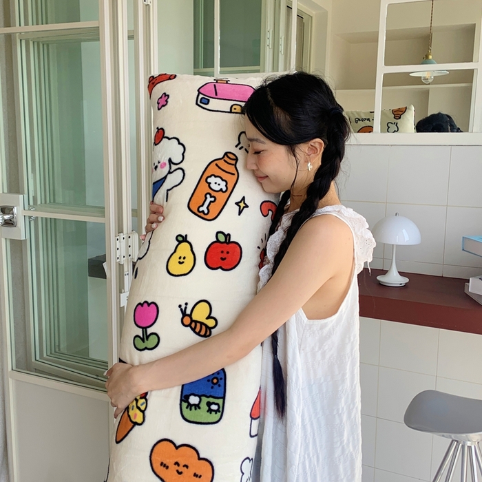 桃喜 2025新款ins牛奶绒印花长抱枕 涂鸦乐园