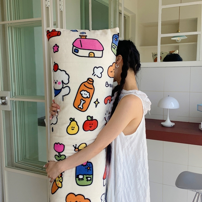 91家纺网 家纺一手货源 找家纺 桃喜 2025新款ins牛奶绒印花长抱枕 涂鸦乐园