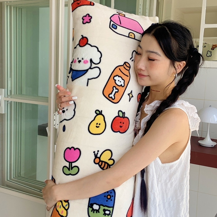 91家纺网 家纺一手货源 找家纺 桃喜 2025新款ins牛奶绒印花长抱枕 涂鸦乐园