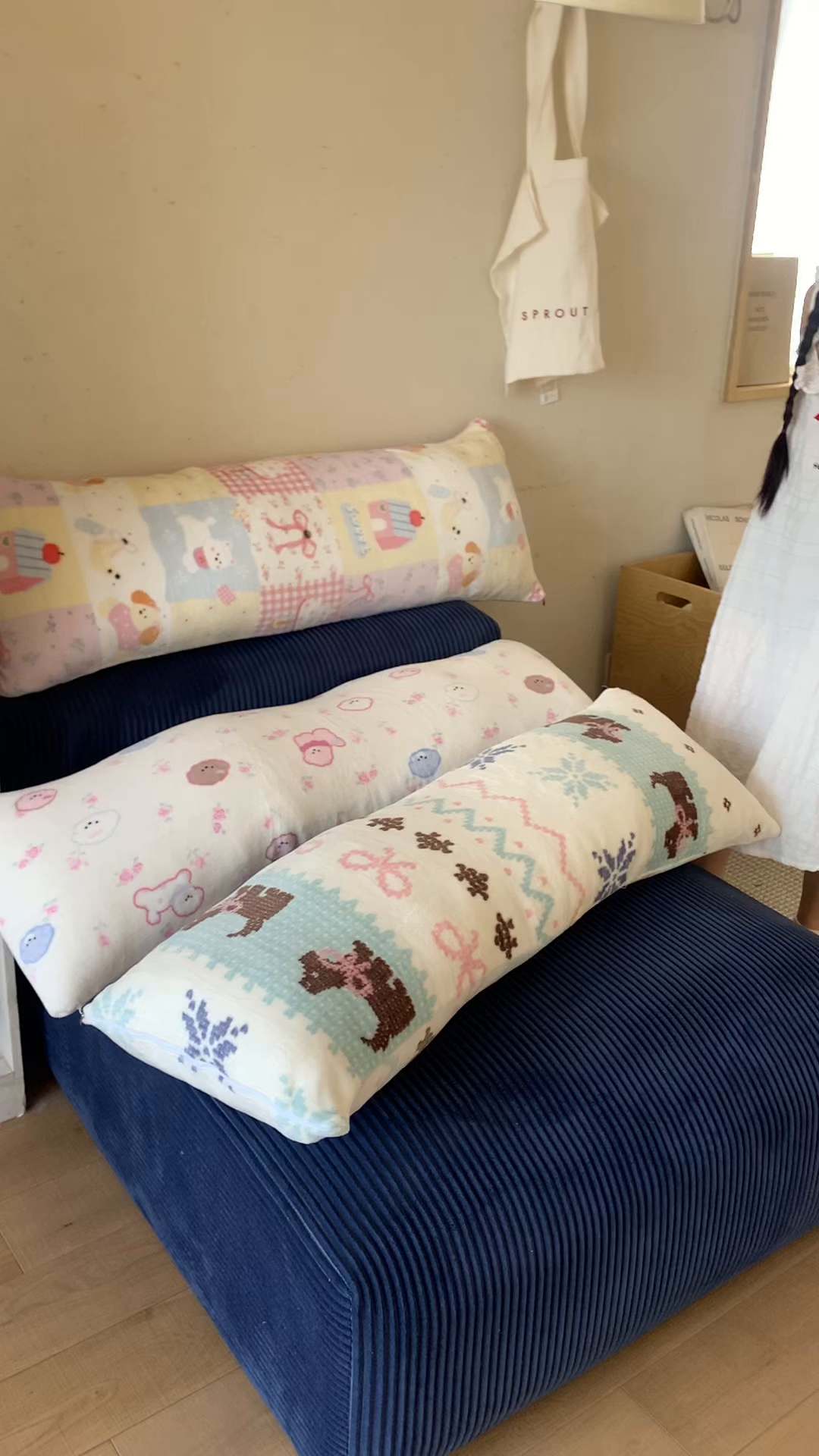 91家纺网 家纺一手货源 找家纺 桃喜 2025新款ins牛奶绒印花长抱枕 组合图仅供展示不可下单