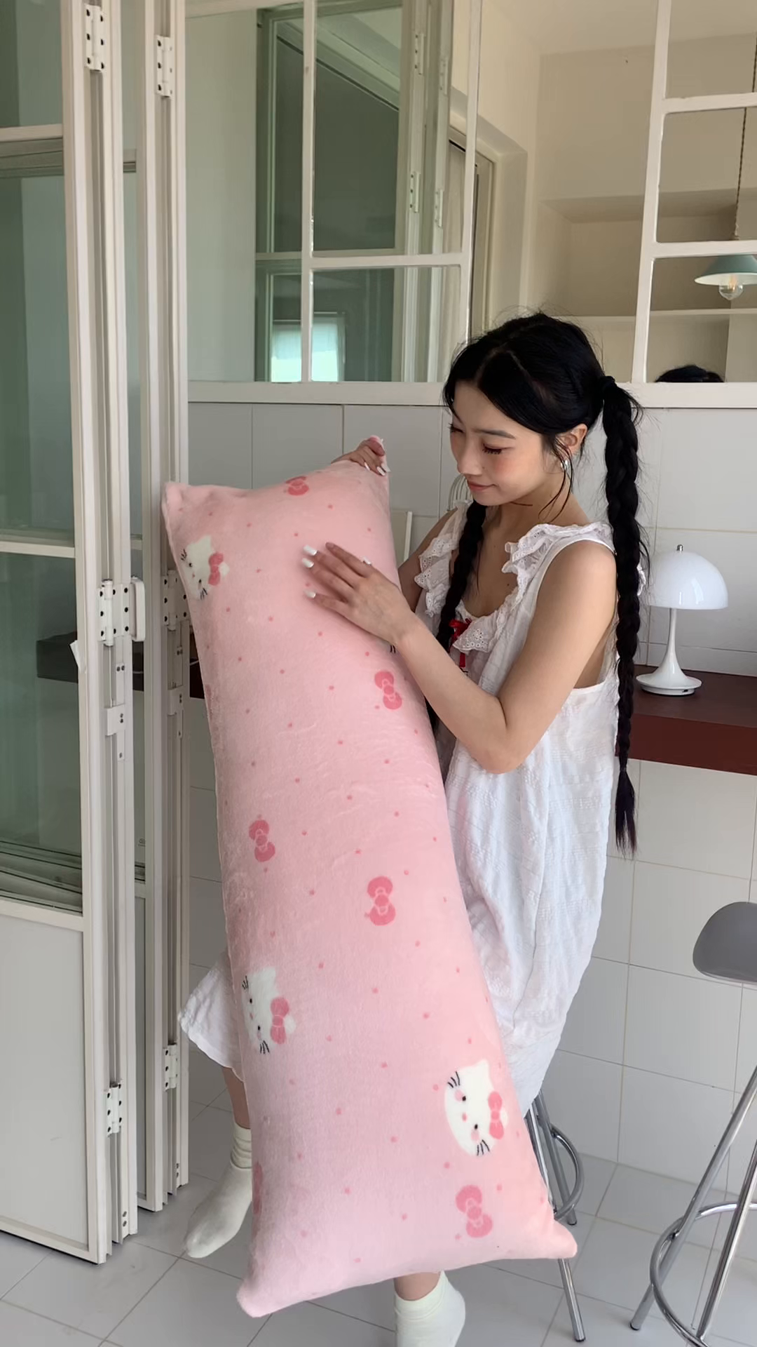 91家纺网 家纺一手货源 找家纺 桃喜 2025新款ins牛奶绒印花长抱枕 超甜小猫