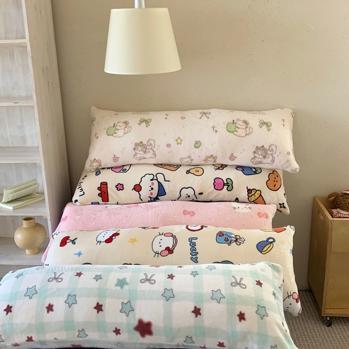 91家纺网 家纺一手货源 找家纺 桃喜 2025新款ins牛奶绒印花长抱枕 组合图仅供展示不可下单