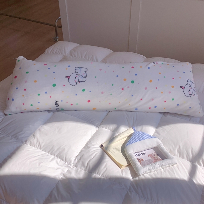 91家纺网 家纺一手货源 找家纺 桃喜 2025新款ins牛奶绒印花长抱枕 波点狗狗