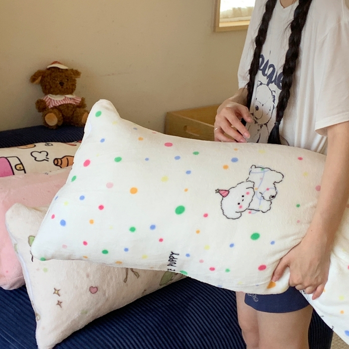 91家纺网 家纺一手货源 找家纺 桃喜 2025新款ins牛奶绒印花长抱枕 波点狗狗