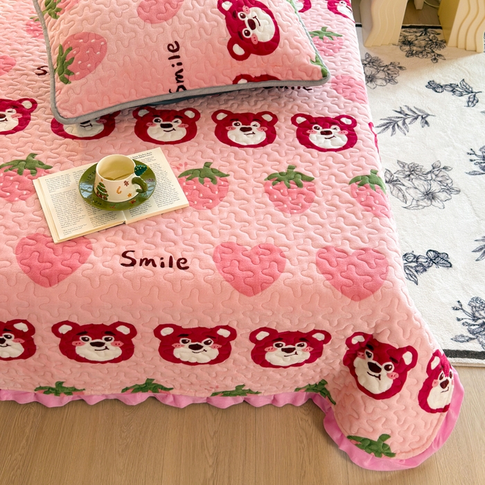 91家纺网 家纺一手货源 找家纺 （总）梦莱家纺 2025新款牛奶绒花边单床盖三件套