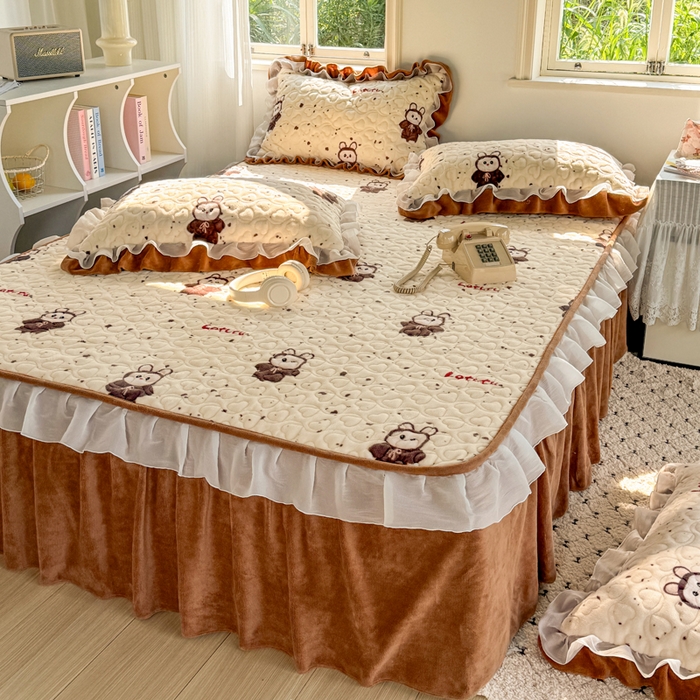 91家纺网 家纺一手货源 找家纺 禧缘家纺（原梦想家） 2025新款夹棉双层花边床笠牛奶绒系列四件套 布布乐园