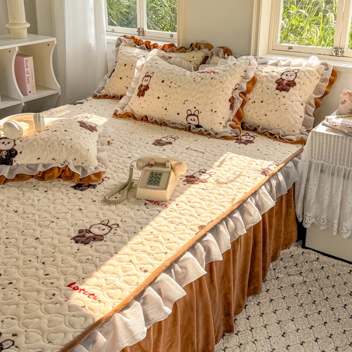 91家纺网 家纺一手货源 找家纺 禧缘家纺（原梦想家） 2025新款夹棉双层花边床笠牛奶绒系列四件套 布布乐园