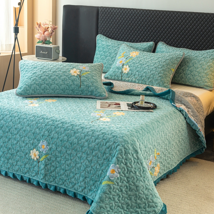 91家纺网 家纺一手货源 找家纺 （总）梦莱家纺 2025新款牛奶绒花边单床盖三件套