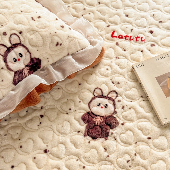 91家纺网 家纺一手货源 找家纺 禧缘家纺（原梦想家） 2025新款夹棉双层花边床笠牛奶绒系列四件套 布布乐园