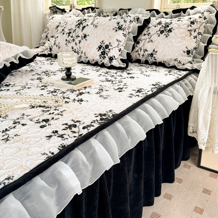 91家纺网 家纺一手货源 找家纺 禧缘家纺（原梦想家） 2025新款夹棉双层花边床笠牛奶绒系列四件套 步步生花