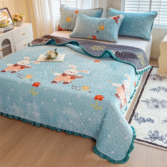 91家纺网 家纺一手货源 找家纺 （总）梦莱家纺 2025新款牛奶绒花边单床盖三件套