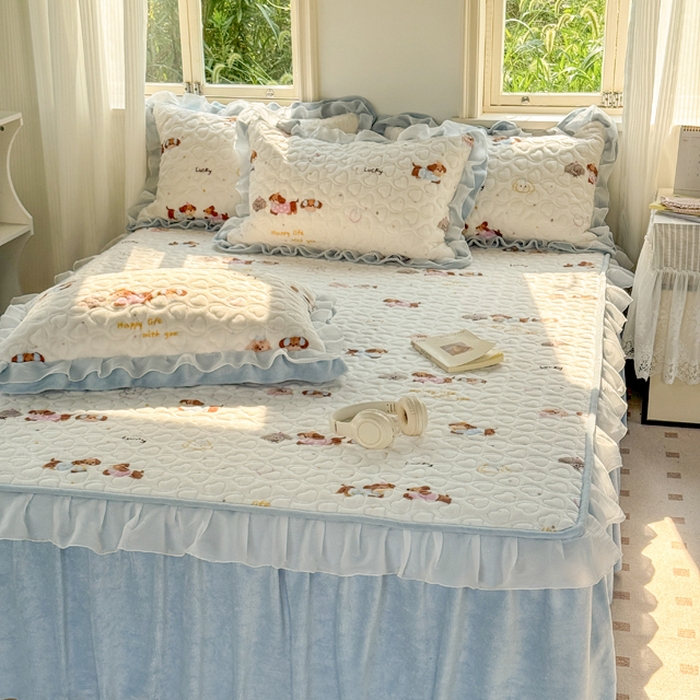 91家纺网 家纺一手货源 找家纺 禧缘家纺（原梦想家） 2025新款夹棉双层花边床笠牛奶绒系列四件套 狗狗岛屿