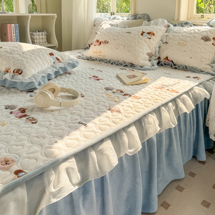 91家纺网 家纺一手货源 找家纺 禧缘家纺（原梦想家） 2025新款夹棉双层花边床笠牛奶绒系列四件套 狗狗岛屿