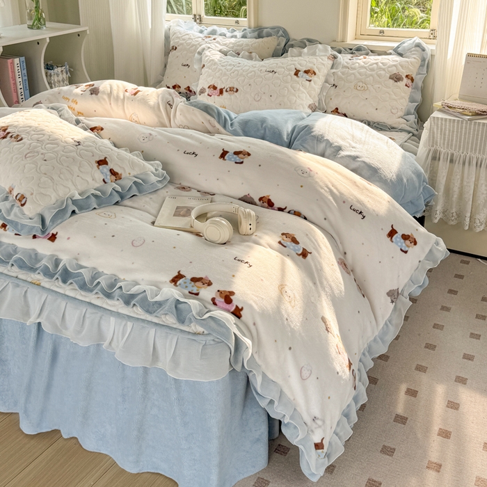 91家纺网 家纺一手货源 找家纺 禧缘家纺（原梦想家） 2025新款夹棉双层花边床笠牛奶绒系列四件套 狗狗岛屿