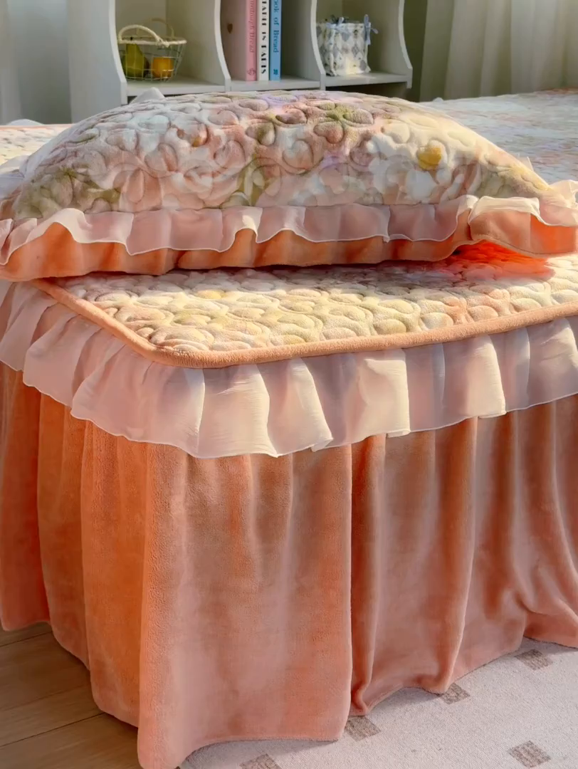 91家纺网 家纺一手货源 找家纺 禧缘家纺（原梦想家） 2025新款夹棉双层花边床笠牛奶绒系列四件套 浪漫花开