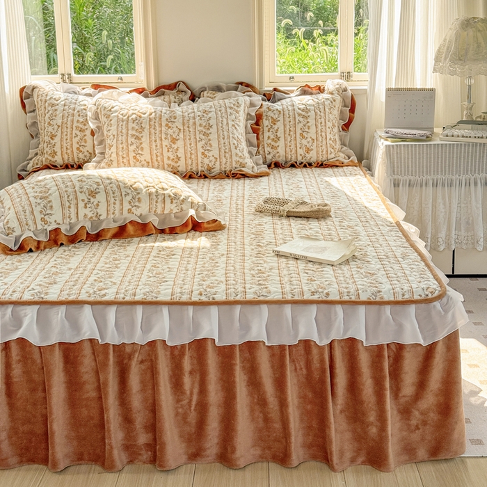 91家纺网 家纺一手货源 找家纺 禧缘家纺（原梦想家） 2025新款夹棉双层花边床笠牛奶绒系列四件套 落日云舒