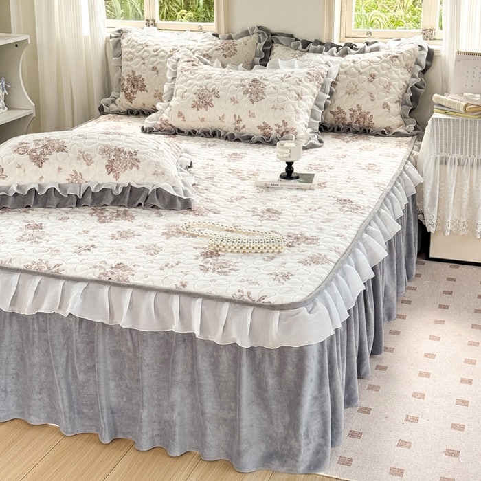 91家纺网 家纺一手货源 找家纺 禧缘家纺（原梦想家） 2025新款夹棉双层花边床笠牛奶绒系列四件套 杏花微雨