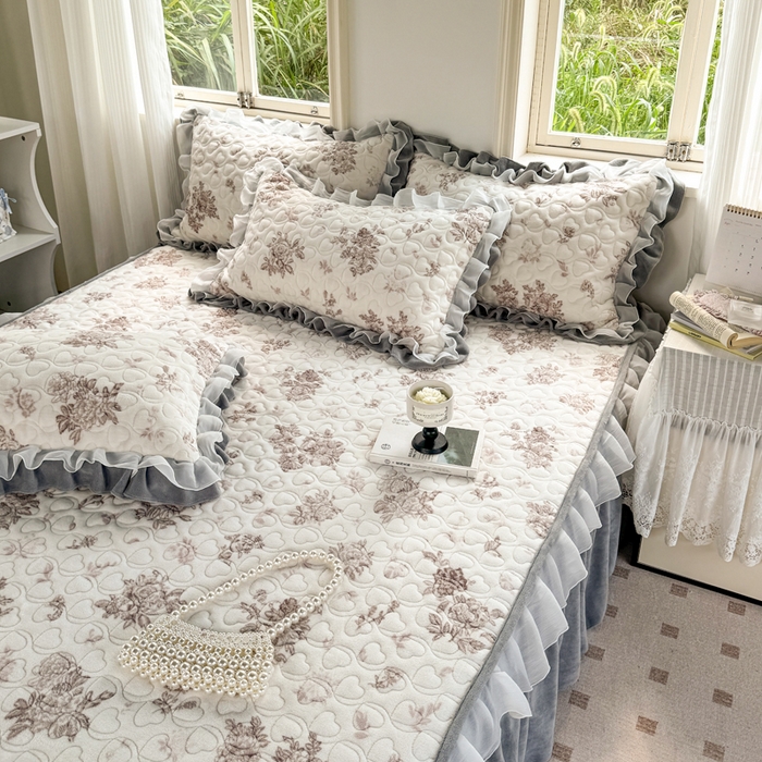 91家纺网 家纺一手货源 找家纺 禧缘家纺（原梦想家） 2025新款夹棉双层花边床笠牛奶绒系列四件套 杏花微雨