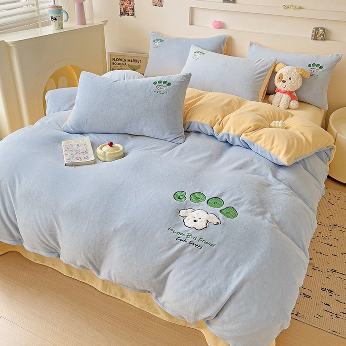 91家纺网 家纺一手货源 找家纺 眷恋家纺 2025新款牛奶绒毛巾绣四件套 复古萌狗-天蓝+嫩黄