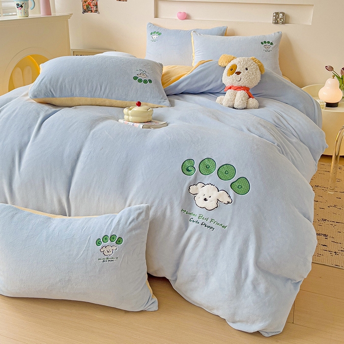 91家纺网 家纺一手货源 找家纺 眷恋家纺 2025新款牛奶绒毛巾绣四件套 复古萌狗-天蓝+嫩黄