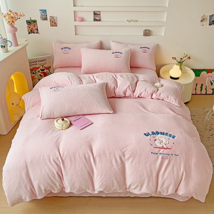 眷恋家纺 2025新款牛奶绒毛巾绣四件套 欢乐兔-浅粉