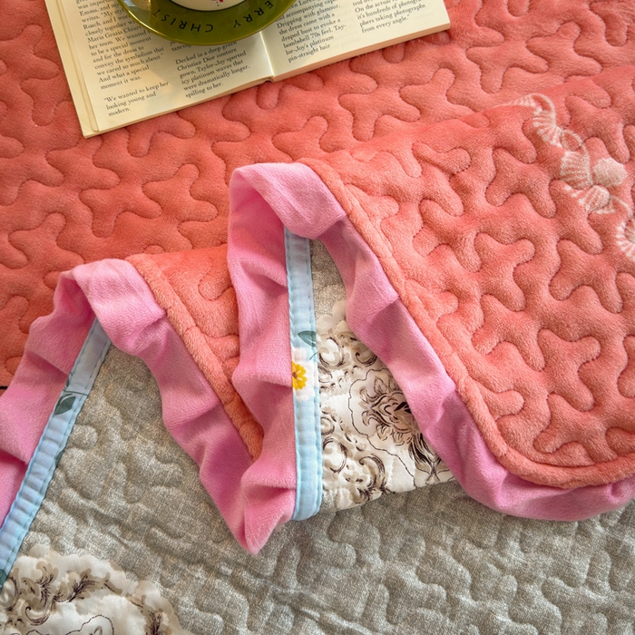 91家纺网 家纺一手货源 找家纺 梦莱家纺 2025新款牛奶绒花边单床盖三件套 绵绵细语