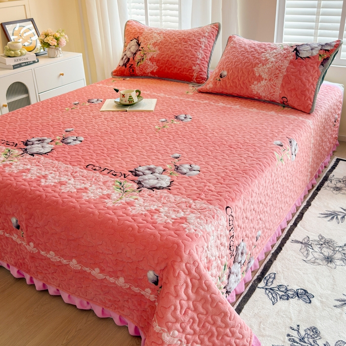 91家纺网 家纺一手货源 找家纺 梦莱家纺 2025新款牛奶绒花边单床盖三件套 绵绵细语