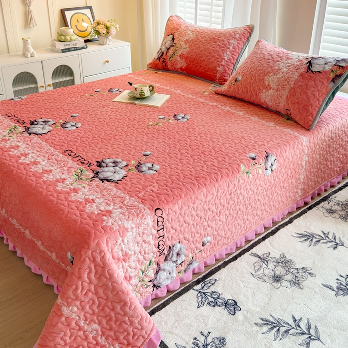 91家纺网 家纺一手货源 找家纺 梦莱家纺 2025新款牛奶绒花边单床盖三件套 绵绵细语