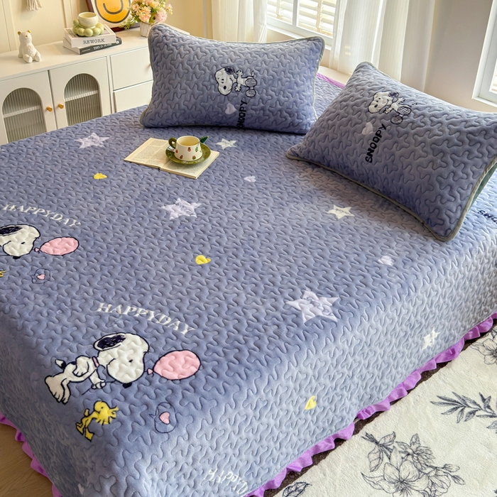 91家纺网 家纺一手货源 找家纺 梦莱家纺 2025新款牛奶绒花边单床盖三件套 史努比