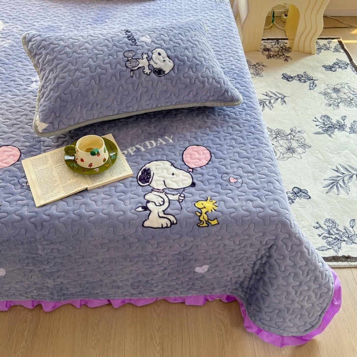 91家纺网 家纺一手货源 找家纺 梦莱家纺 2025新款牛奶绒花边单床盖三件套 史努比