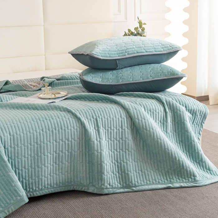 91家纺网 家纺一手货源 找家纺 梦莱家纺 2025新款牛奶绒花边单床盖三件套 海盐蓝